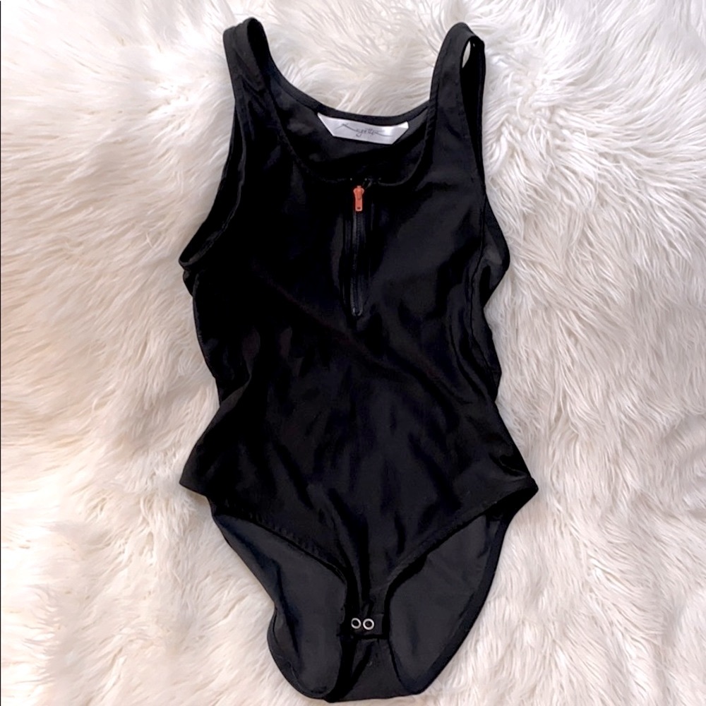 🖤 Mesh Zippered Bodysuit